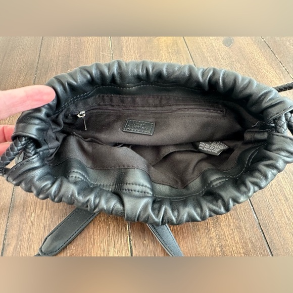 Urban outfitters vegan bucket bag - Picture 3 of 11